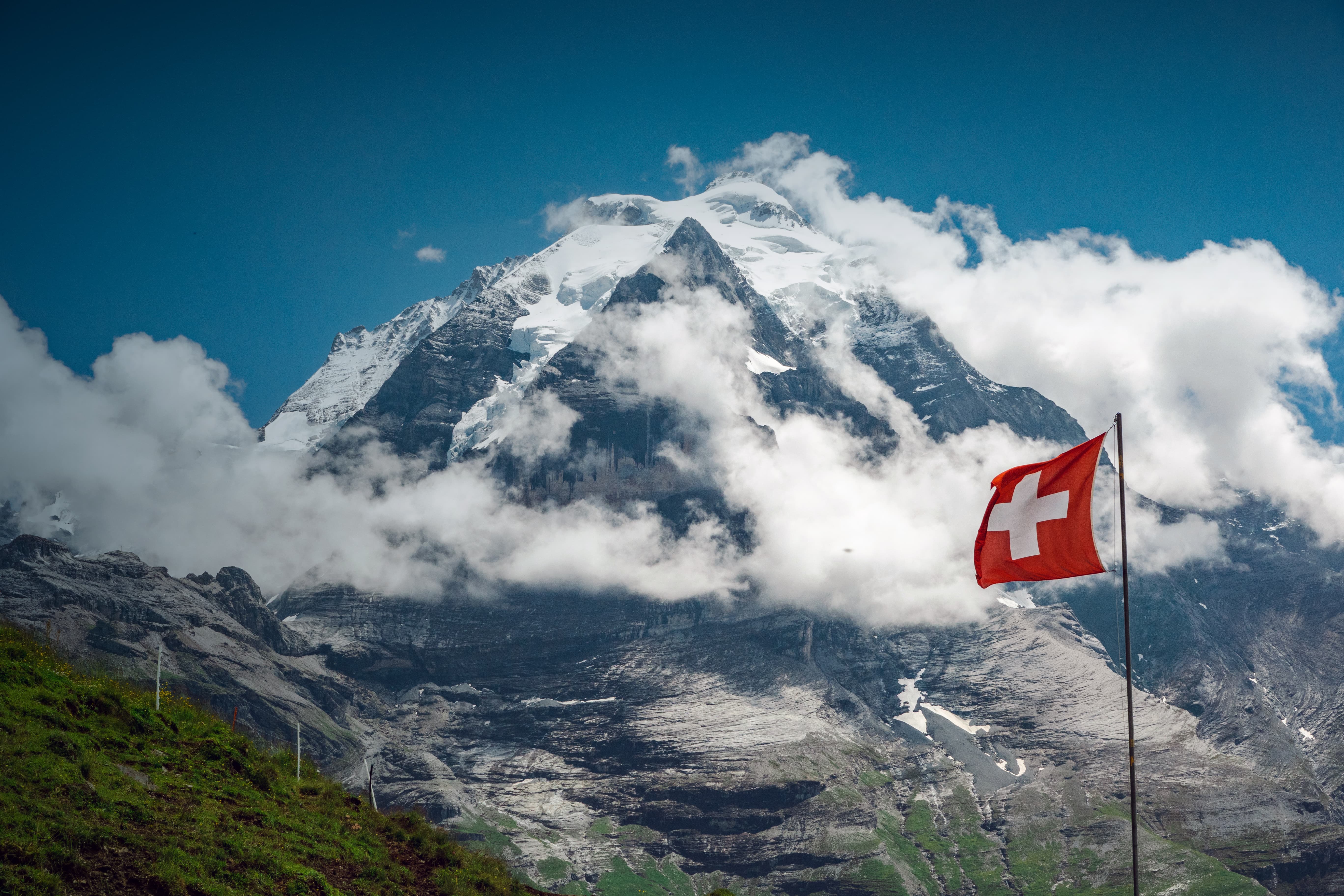 Private cloud for SMEs: More data sovereignty & security | MTF Solutions